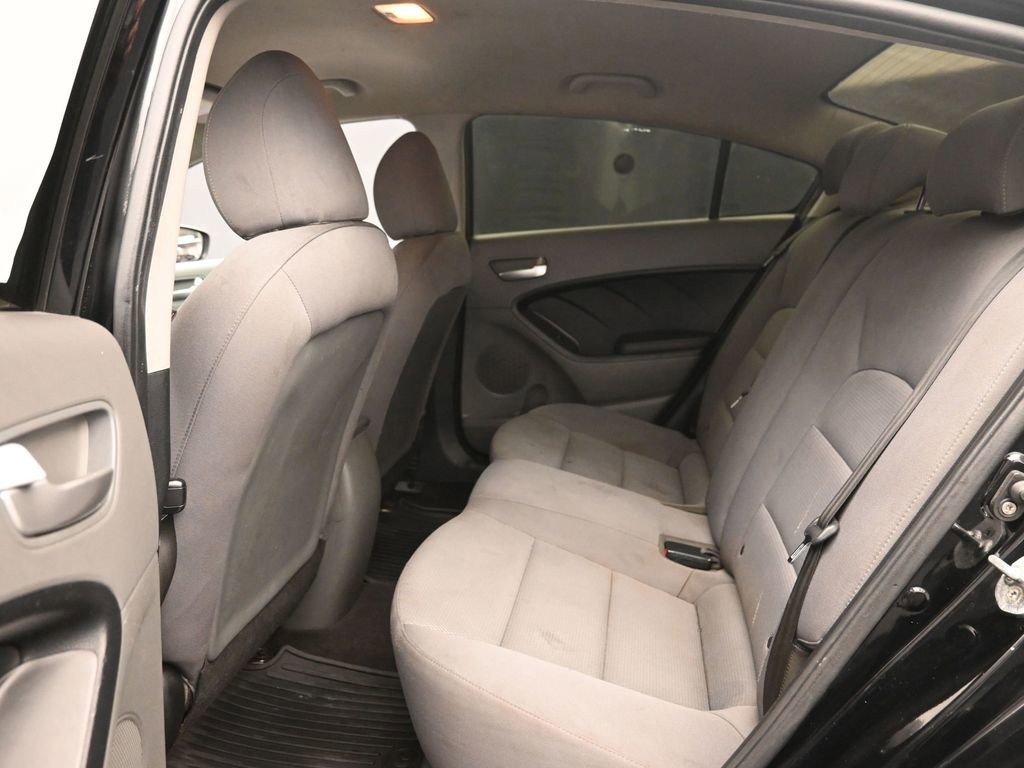 Used 2017 Kia Forte LX image 10