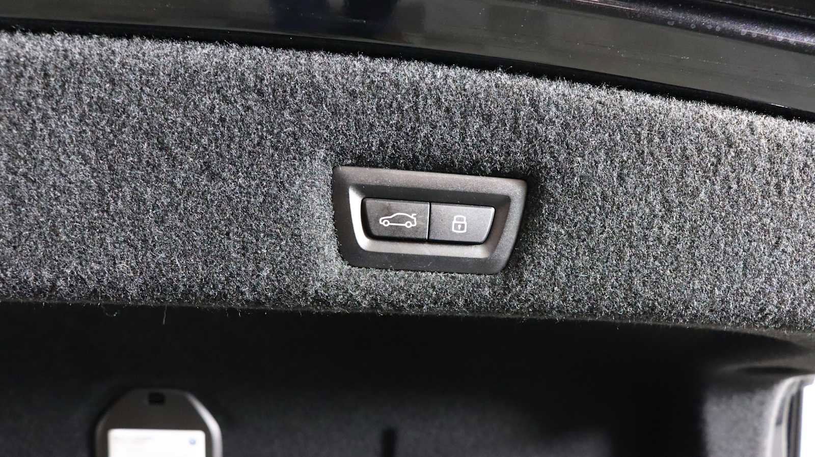 Used 2023 BMW 760i xDrive w/ Executive Package image 25