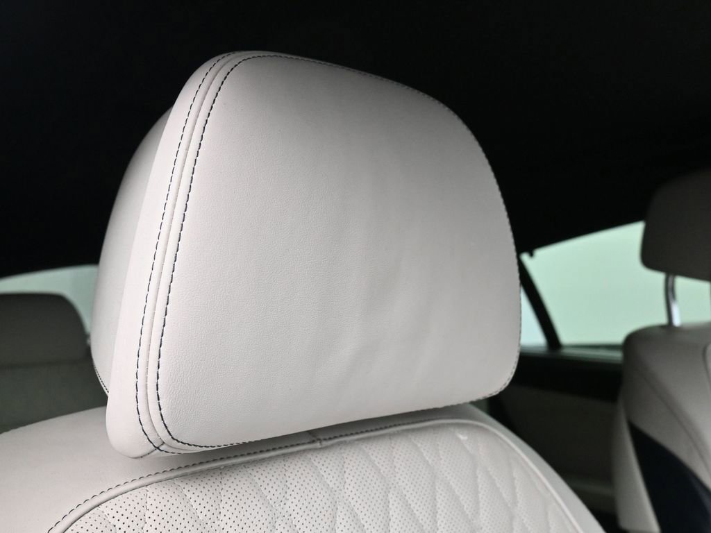 Used 2022 BMW X6 M50i w/ Executive Package image 18