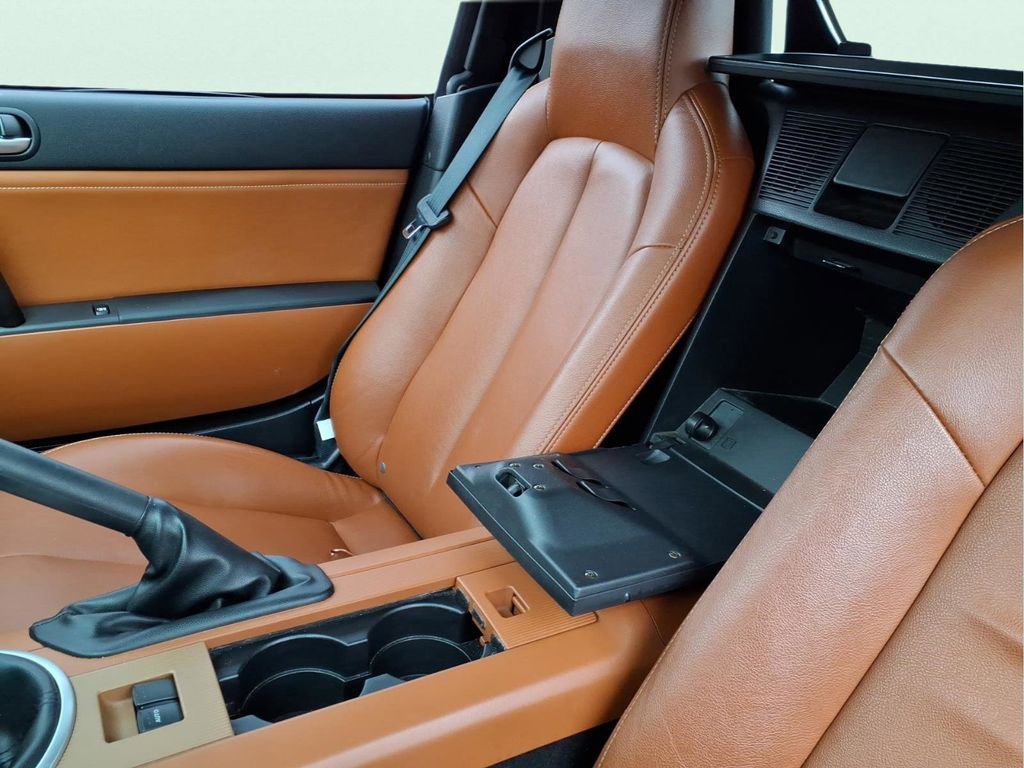 Used 2006 MAZDA MX-5 Miata Grand Touring image 27