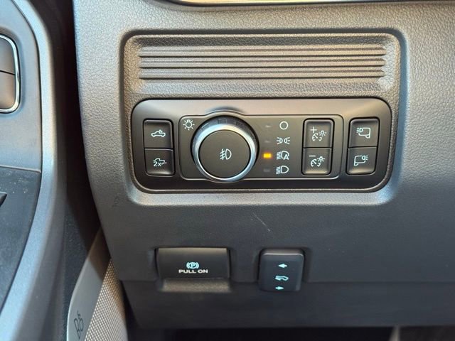 New 2026 Ford F250 Lariat w/ Black Appearance Package image 29