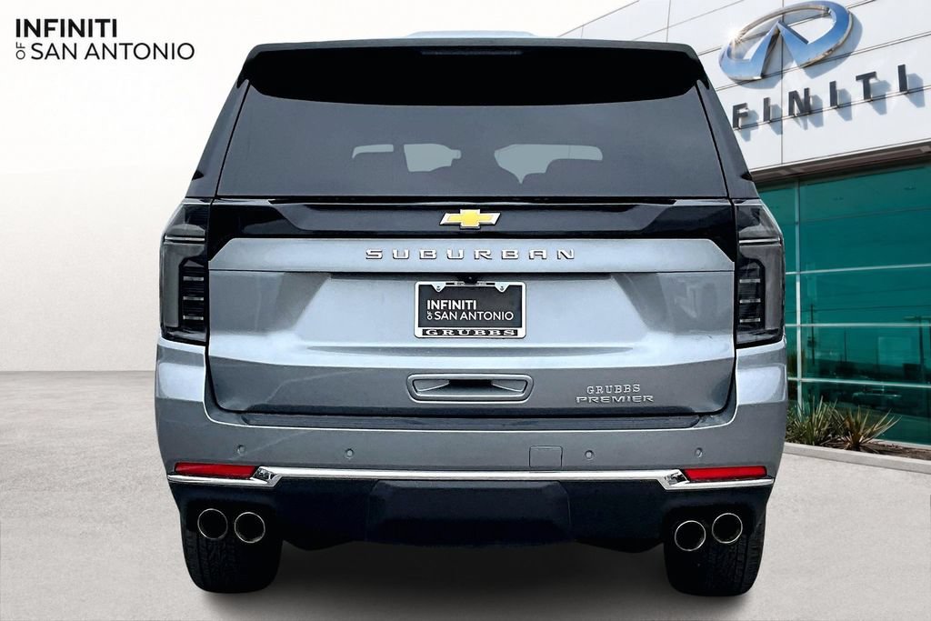 Used 2025 Chevrolet Suburban Premier AWD/4WD image 5
