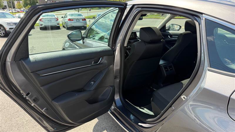 Used 2018 Honda Accord EX image 41