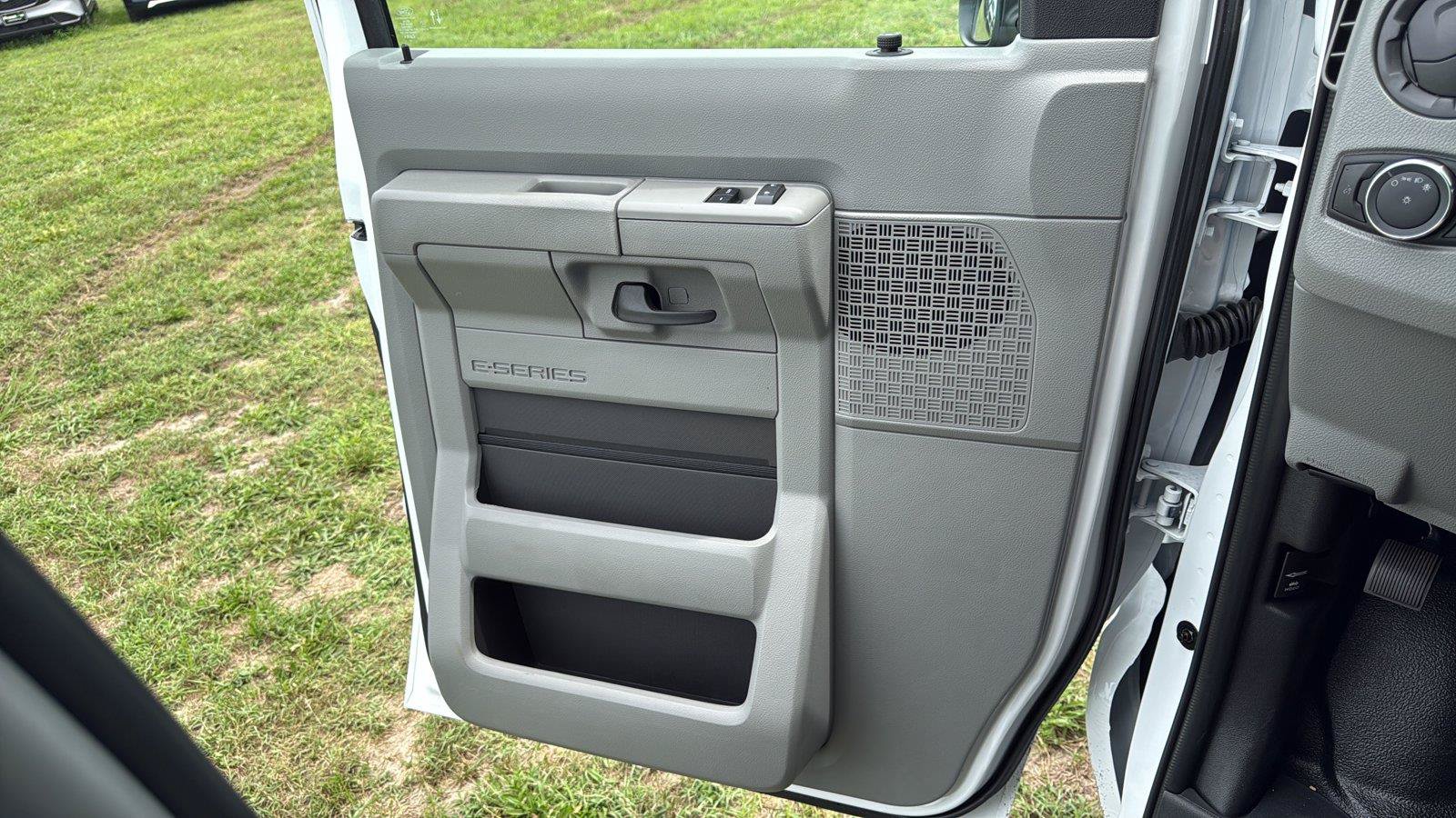 New 2027 Ford E-350 and Econoline 350 Super Duty w/ Power Equipment Group RWD image 24