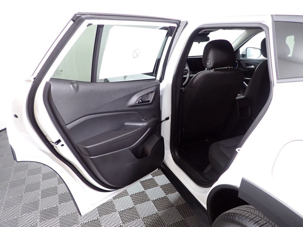 New 2026 Chevrolet Trax LS w/ LS Convenience Package FWD image 30