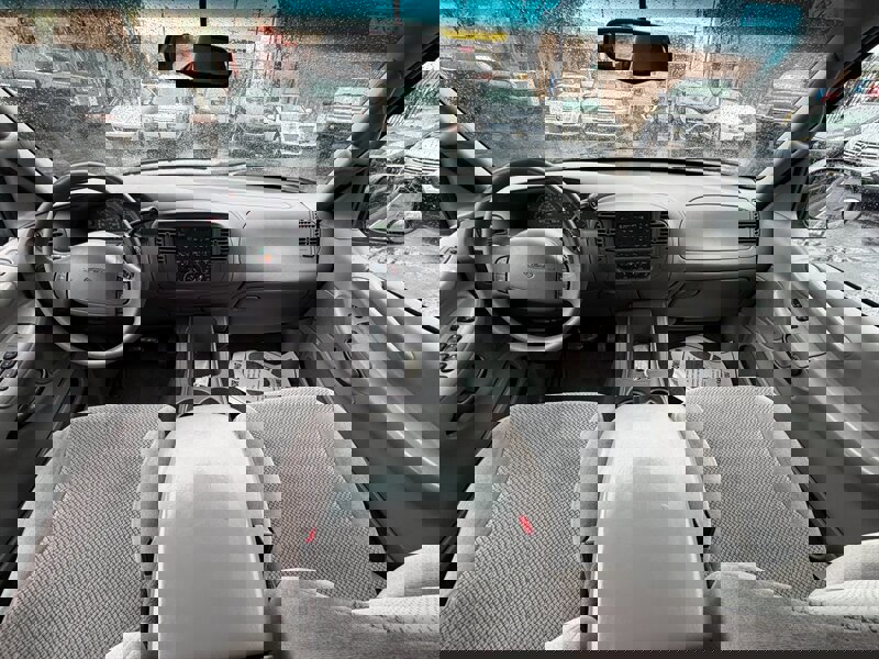 Used 2002 Ford Expedition XLT image 19