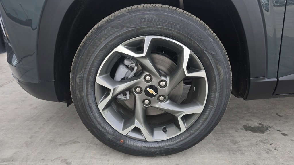 New 2025 Chevrolet Trax LT w/ Driver Confidence Package image 11