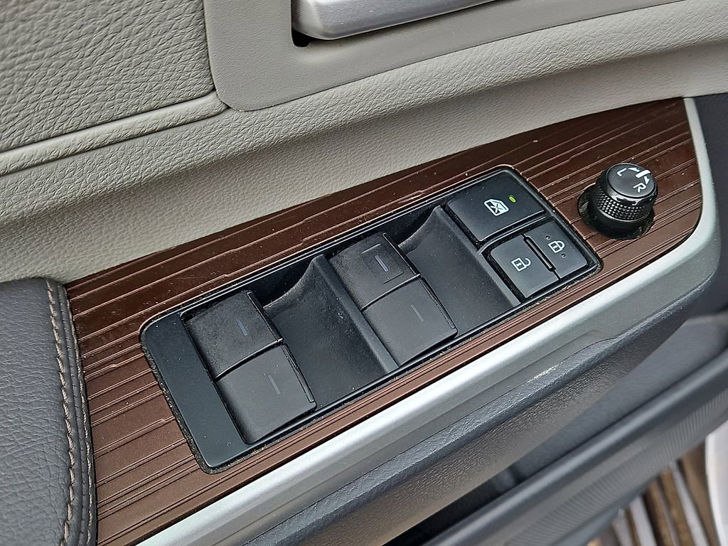 Used 2022 Toyota Sienna XLE w/ XLE Plus Package image 16