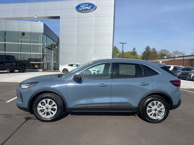 Used 2023 Ford Escape Active w/ Tech Pack #1 AWD/4WD image 8