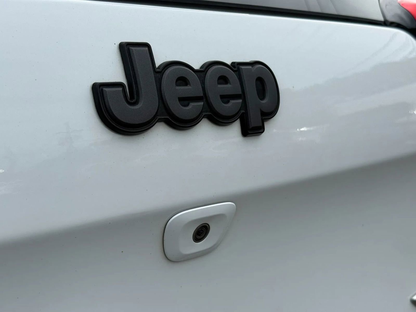 Used 2015 Jeep Cherokee Trailhawk w/ Leather Interior Group AWD/4WD image 8