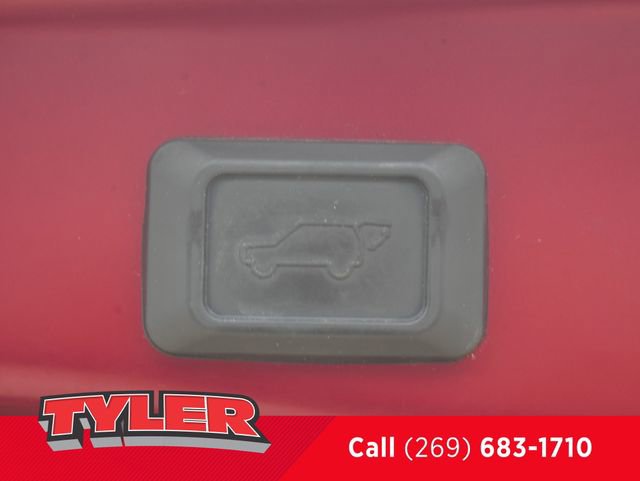 Used 2021 Toyota RAV4 XLE w/ Convenience Package AWD/4WD image 18
