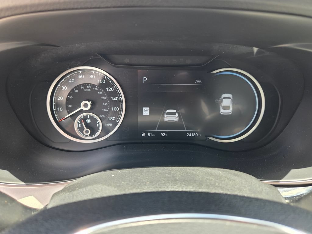 Used 2025 Genesis G70 2.5T RWD image 28