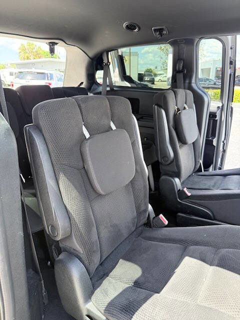 Used 2018 Dodge Grand Caravan SE FWD image 13