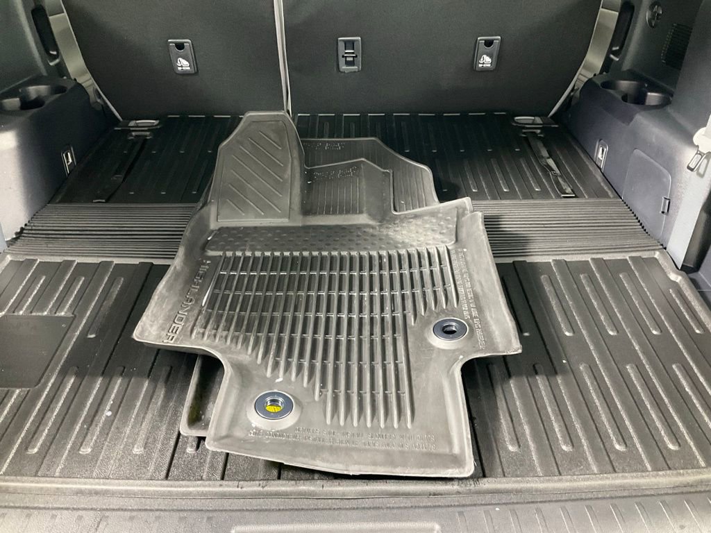 Used 2024 Toyota Highlander XLE image 27