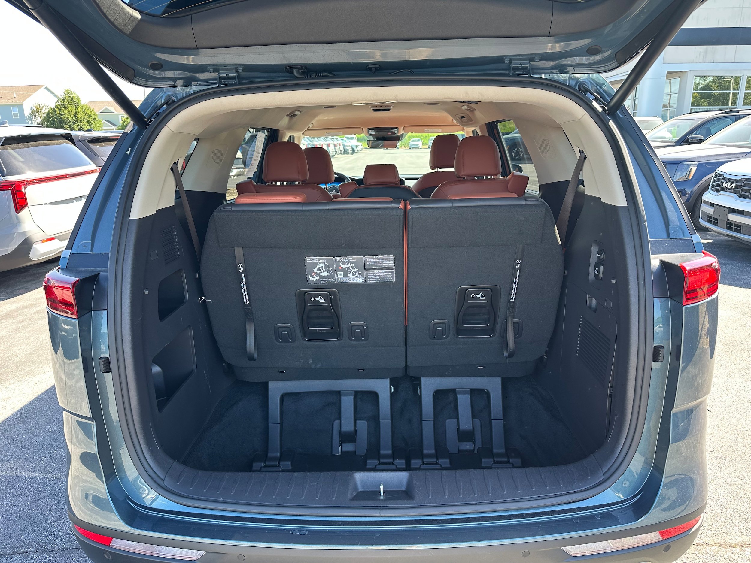 Used 2024 Kia Carnival SX FWD image 10