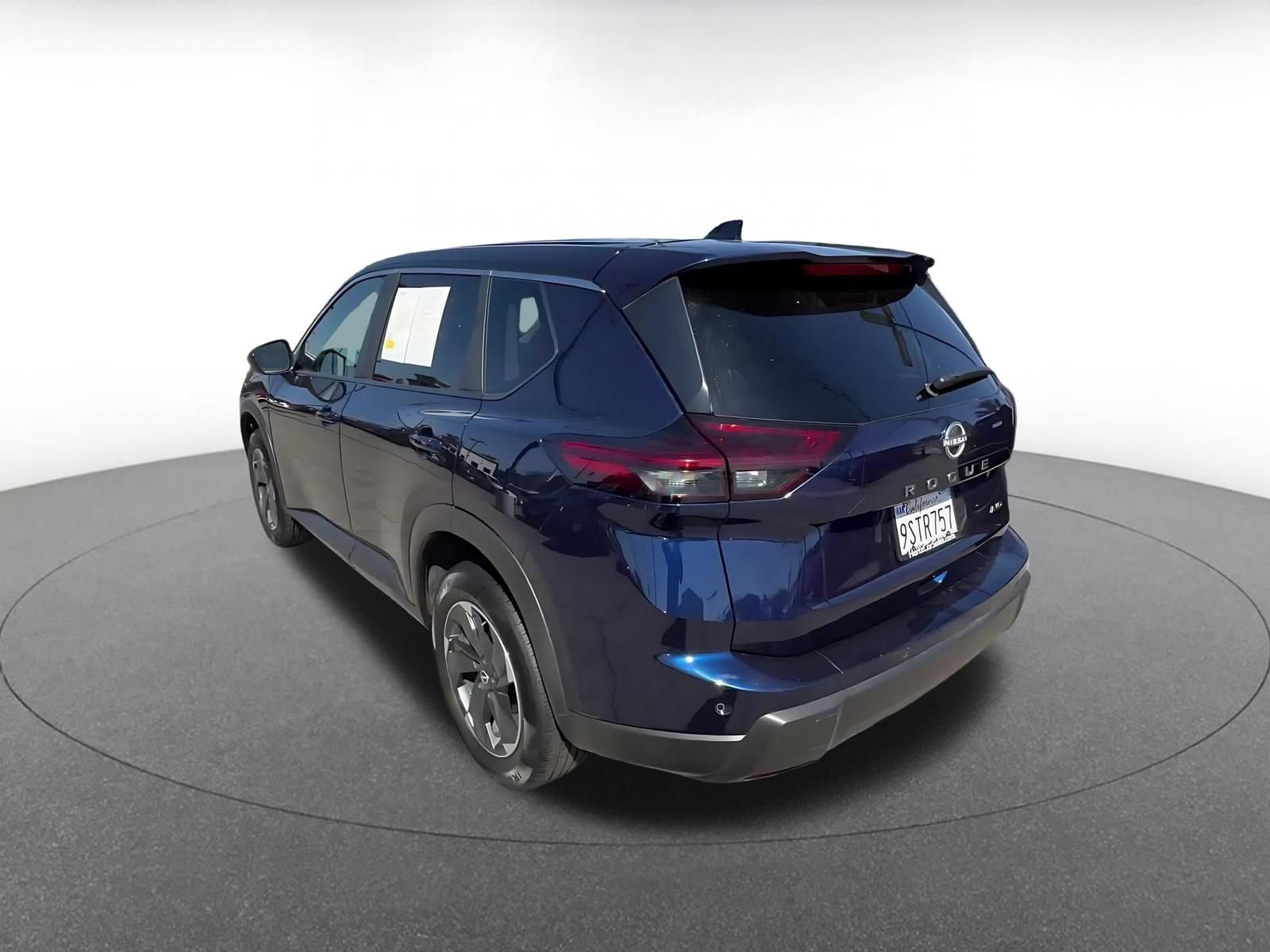 Used 2025 Nissan Rogue SV AWD/4WD image 11