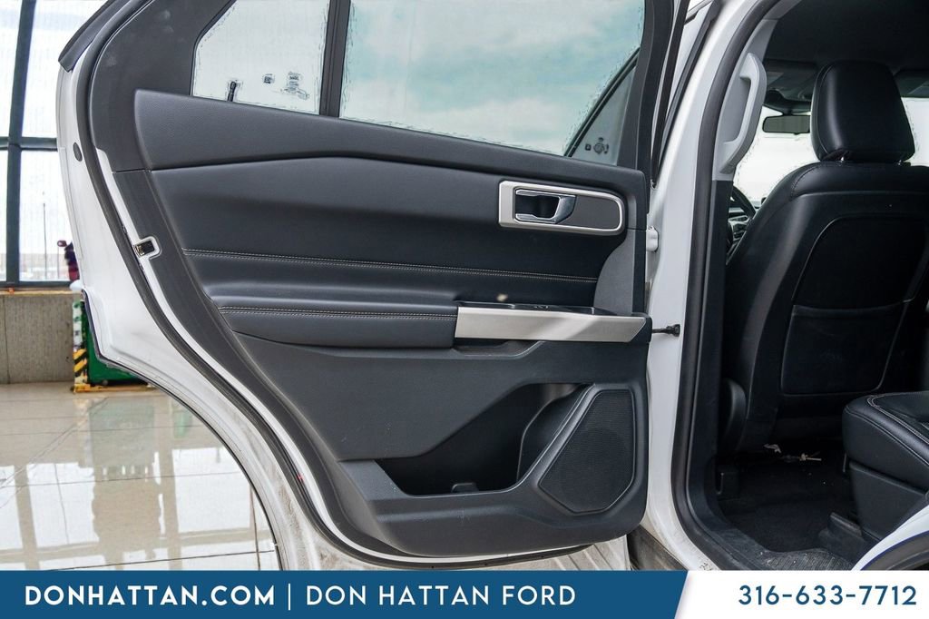 Used 2020 Ford Explorer XLT w/ Equipment Group 202A AWD/4WD image 18