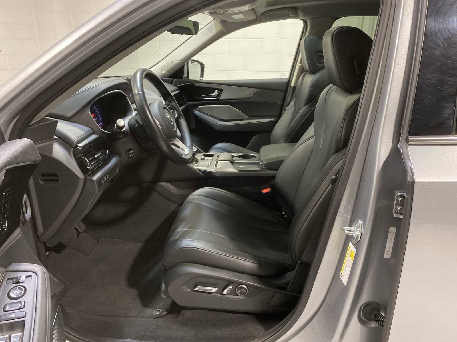 Used 2023 Acura MDX image 2