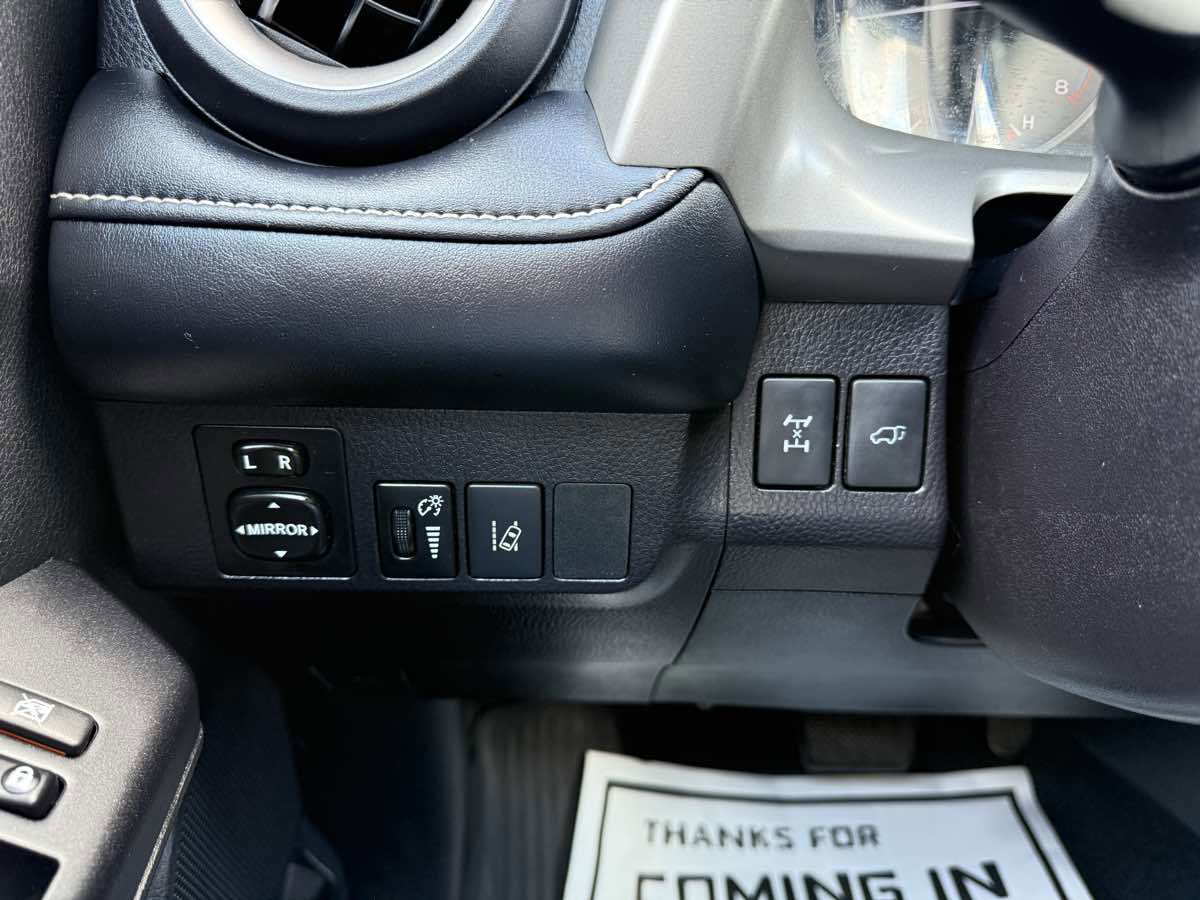 Used 2017 Toyota RAV4 XLE image 22