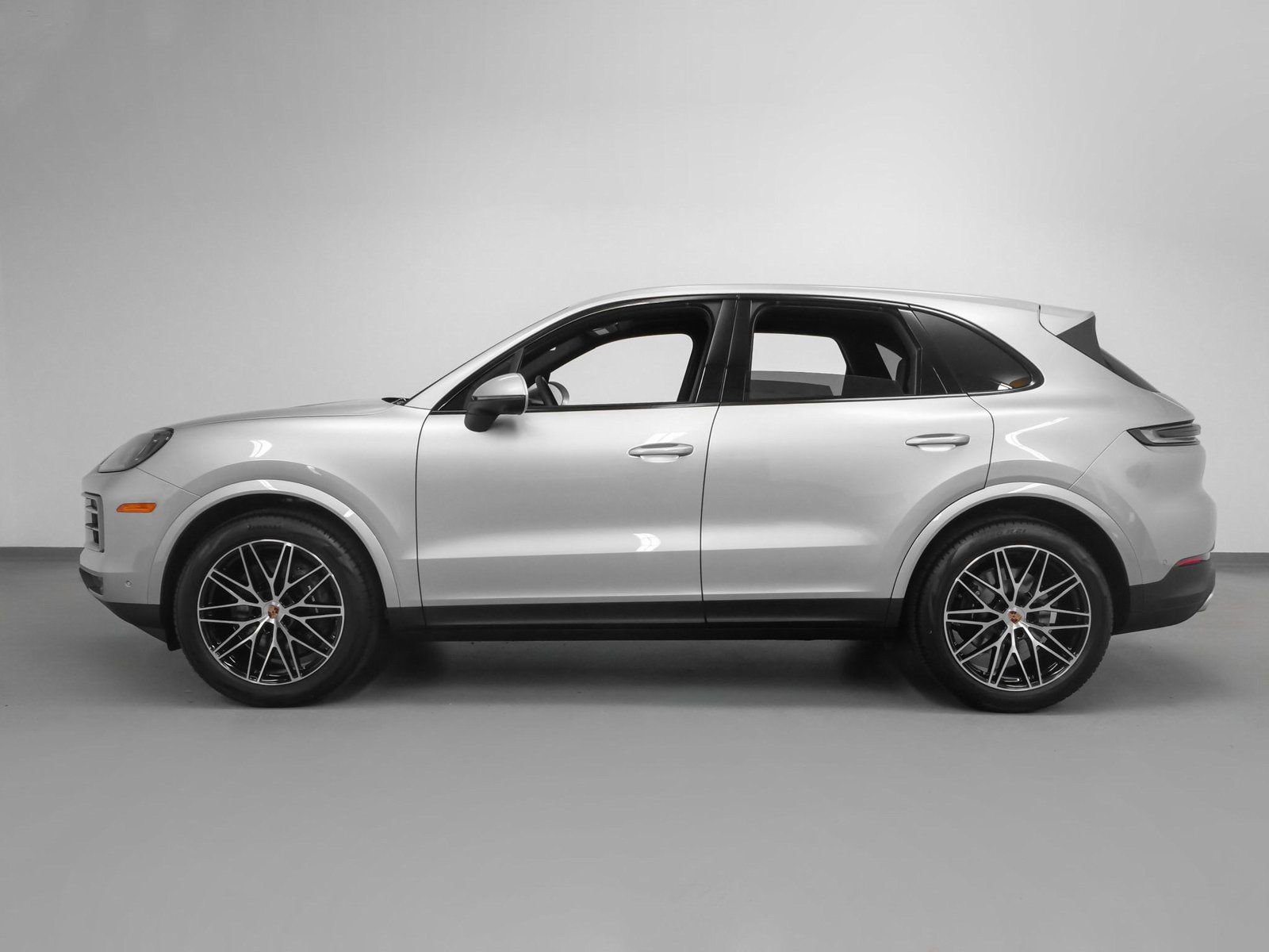 Certified 2025 Porsche Cayenne image 2