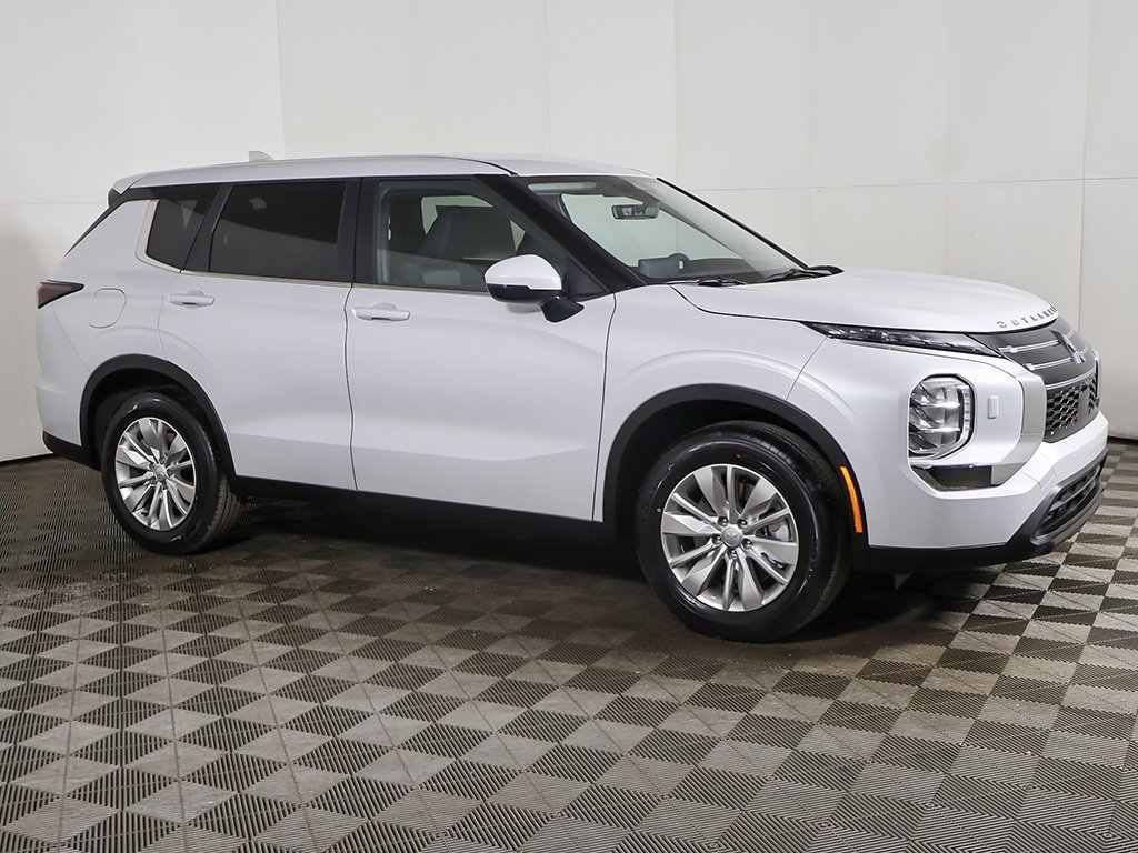 New 2026 Mitsubishi Outlander ES image 15