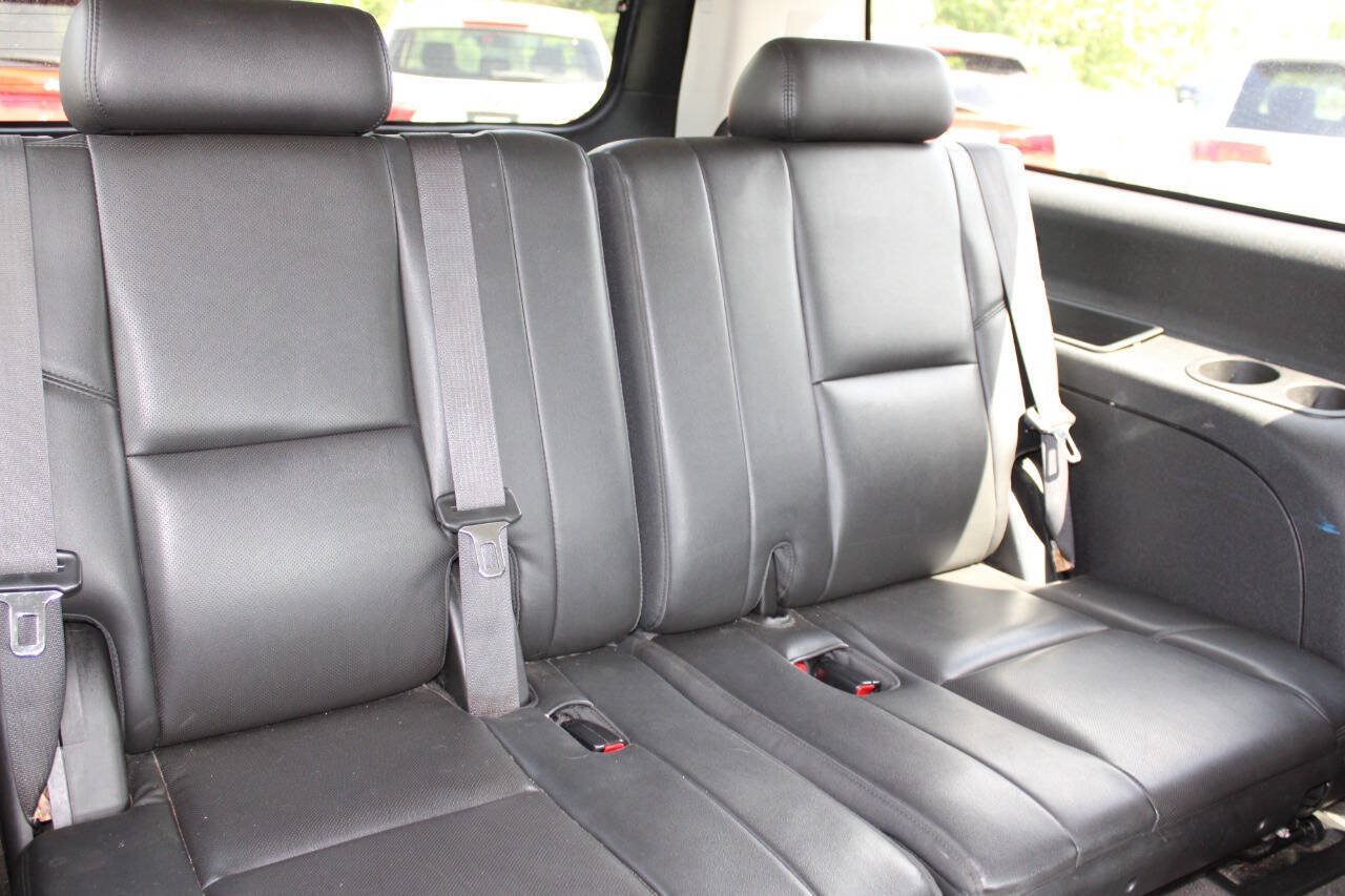 Used 2013 Cadillac Escalade ESV Luxury AWD/4WD image 21