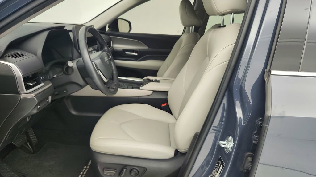 Used 2024 Toyota Grand Highlander XLE image 15