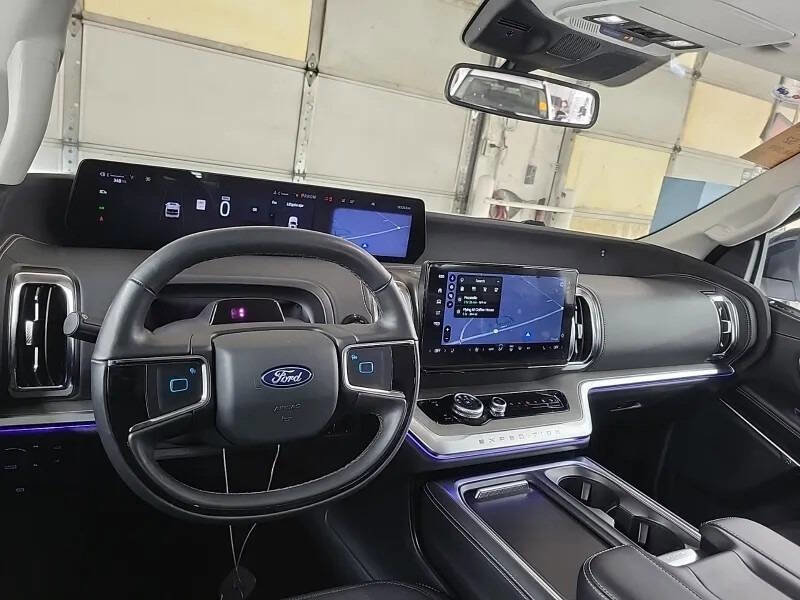 Used 2025 Ford Expedition Max Platinum AWD/4WD image 15