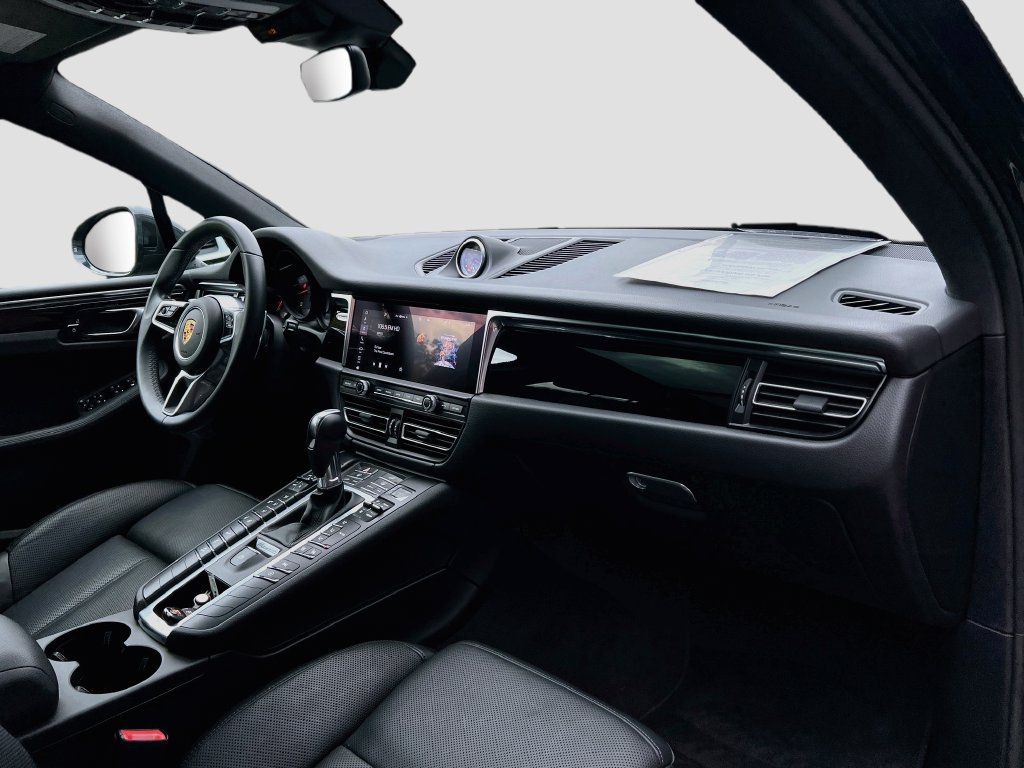 Certified 2021 Porsche Macan AWD/4WD image 31
