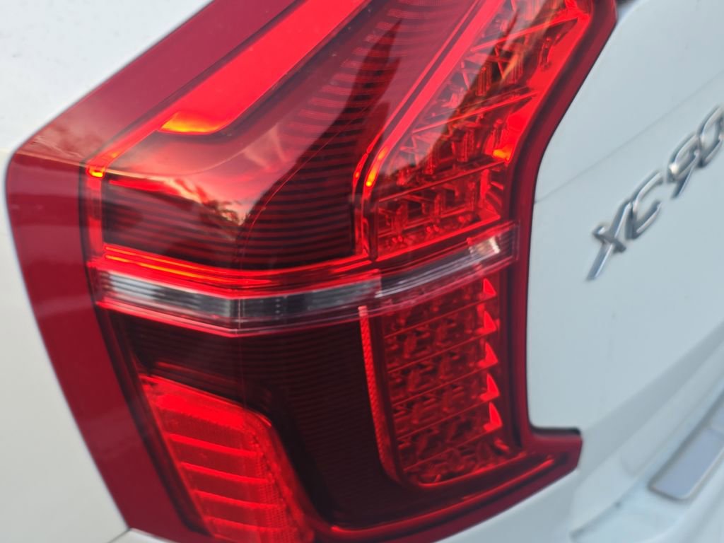 Used 2020 Volvo XC90 T5 Momentum w/ Protection Package Premier image 10