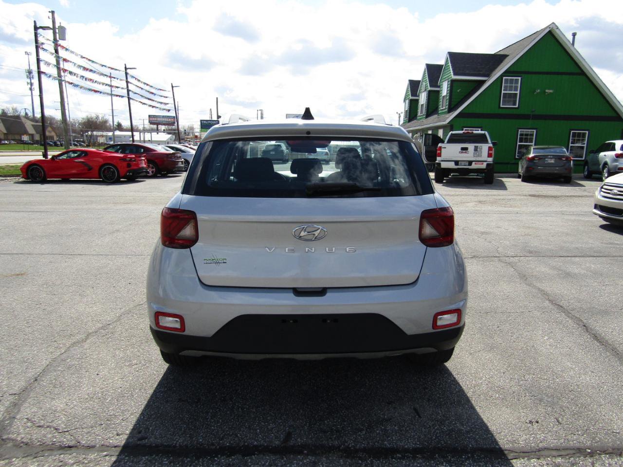 Used 2021 Hyundai Venue SEL w/ Premium Package FWD image 6