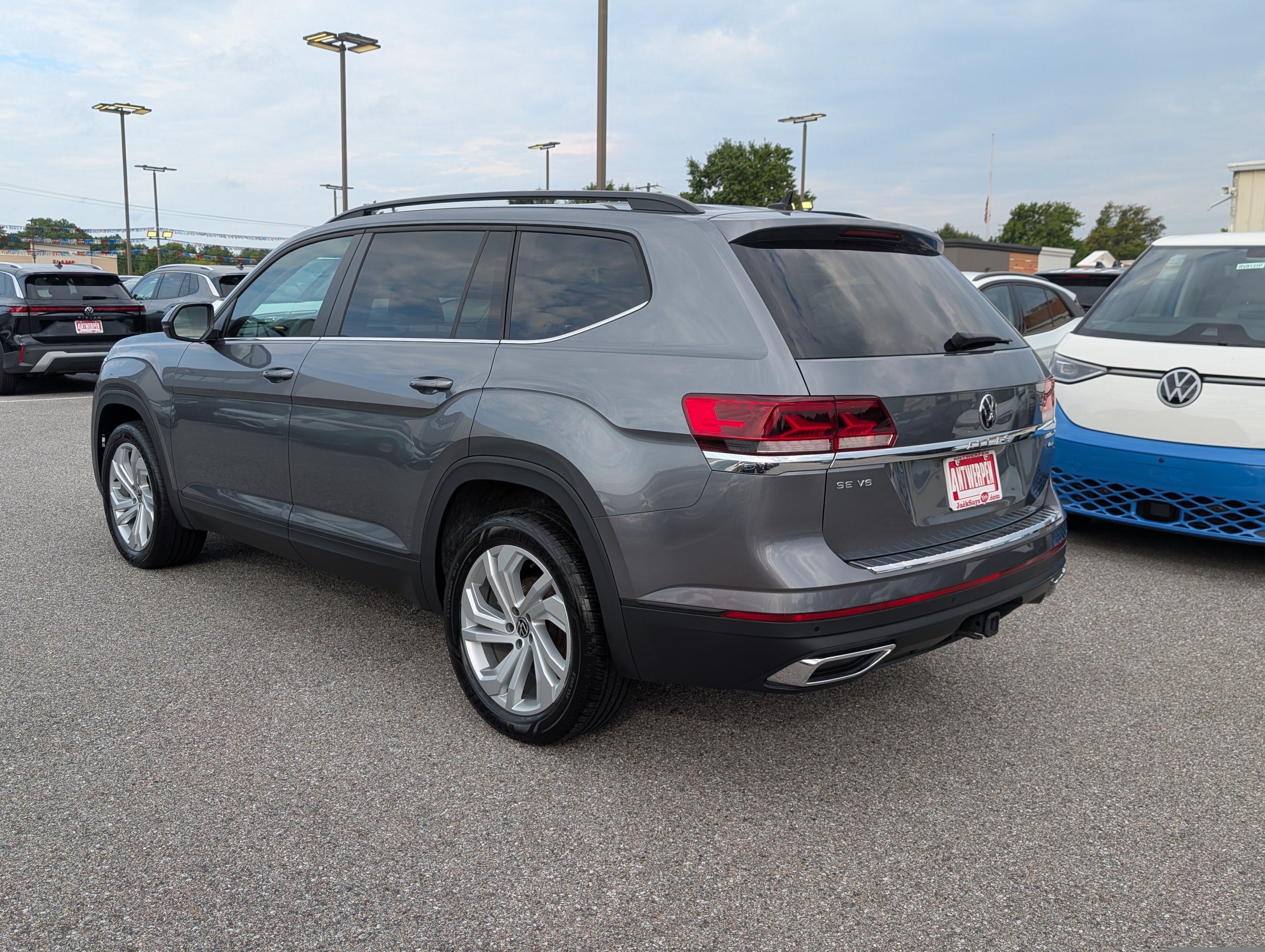 Used 2023 Volkswagen Atlas SE w/ Panoramic Sunroof Package AWD/4WD image 5