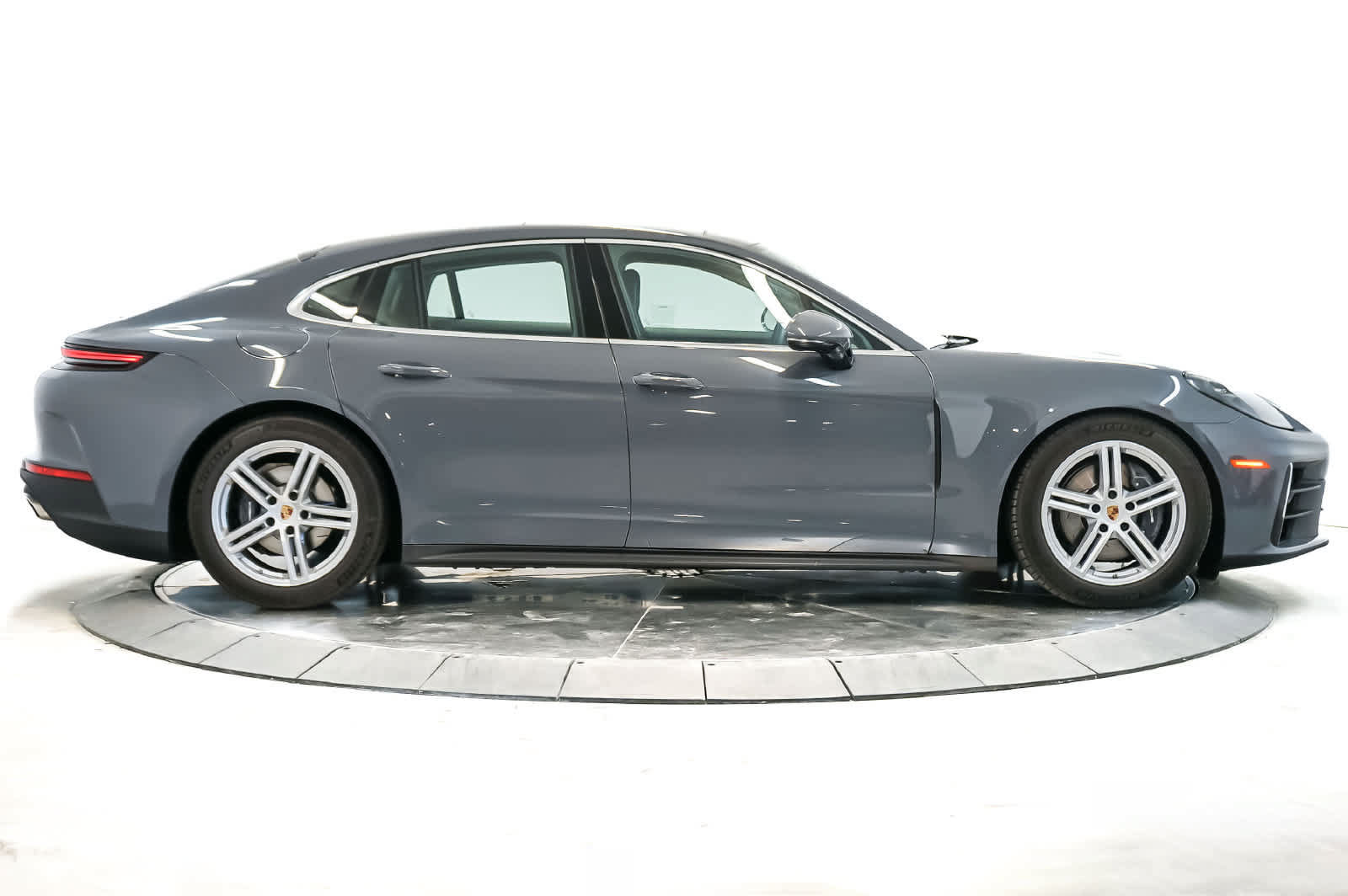Certified 2025 Porsche Panamera RWD image 8