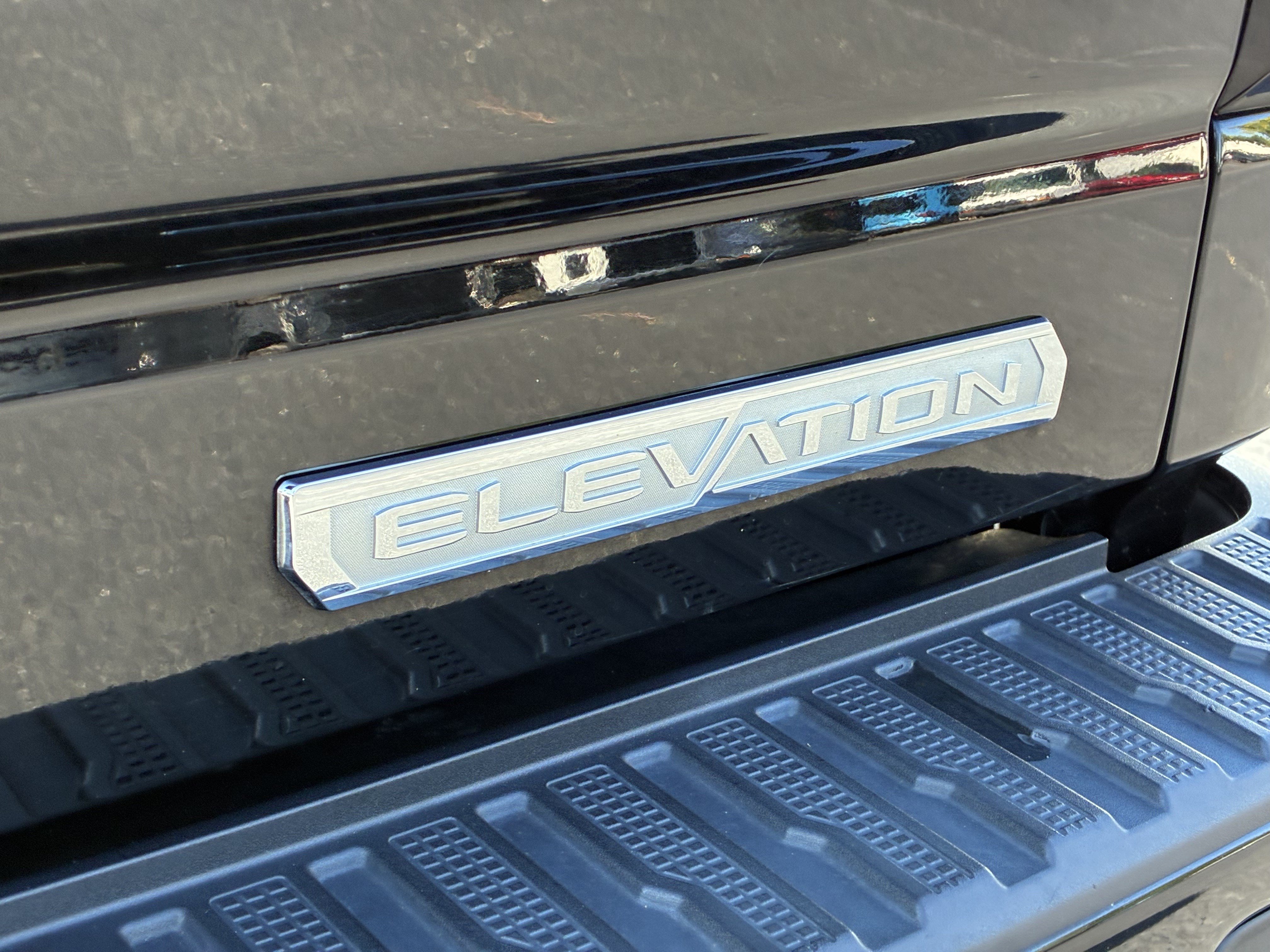 Used 2024 GMC Sierra 1500 Elevation w/ Elevation Premium Package AWD/4WD image 6