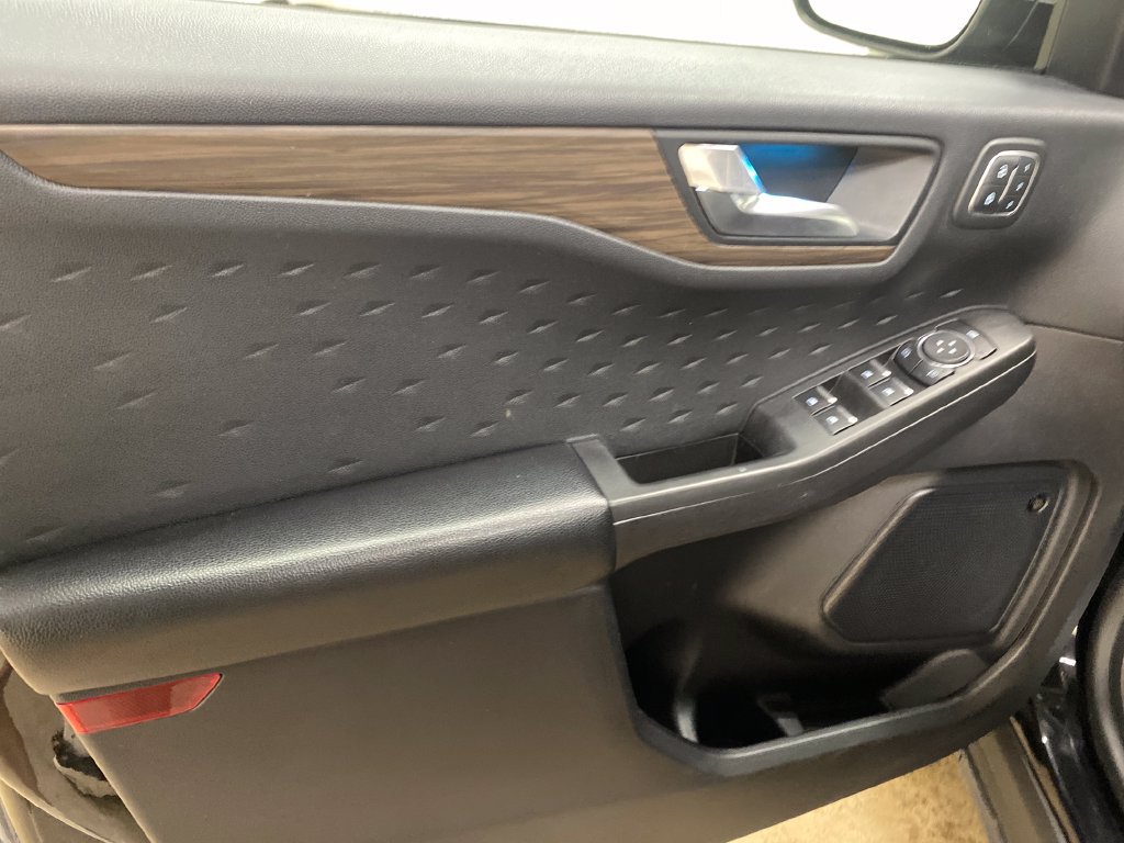 Used 2020 Ford Escape Titanium AWD/4WD image 10