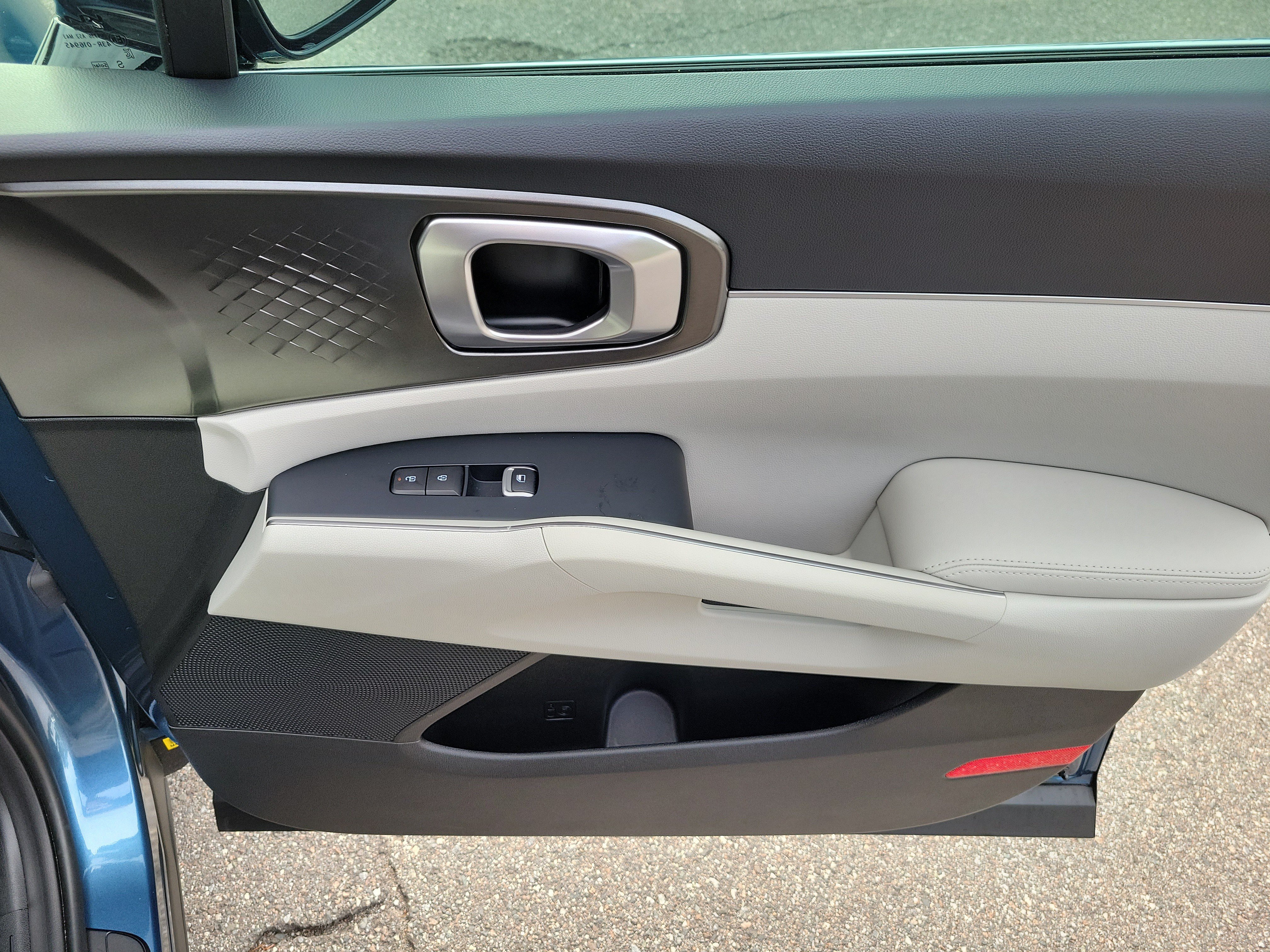 Certified 2025 Kia Sorento EX FWD image 10