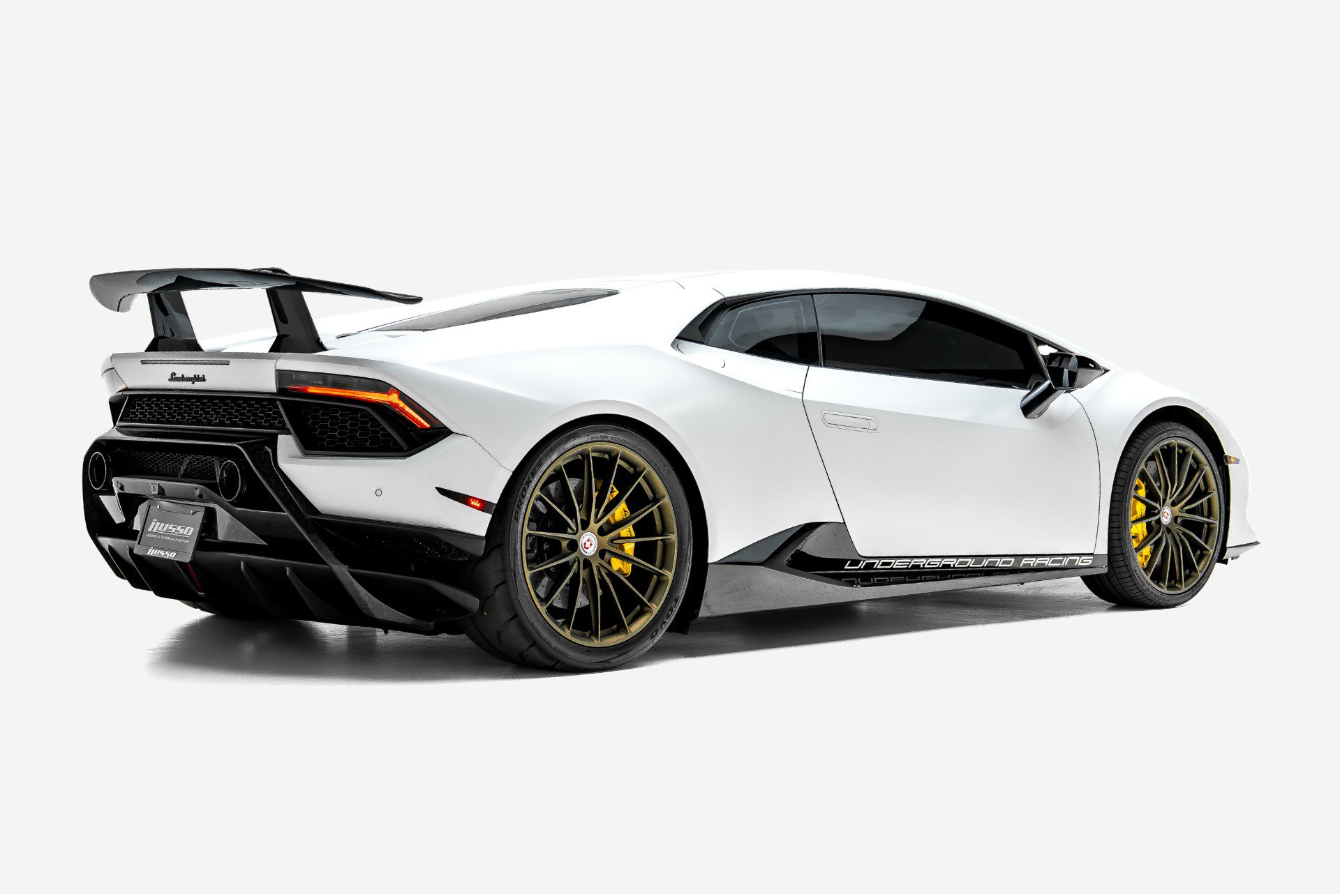 Used 2018 Lamborghini Huracan Performante AWD/4WD image 2