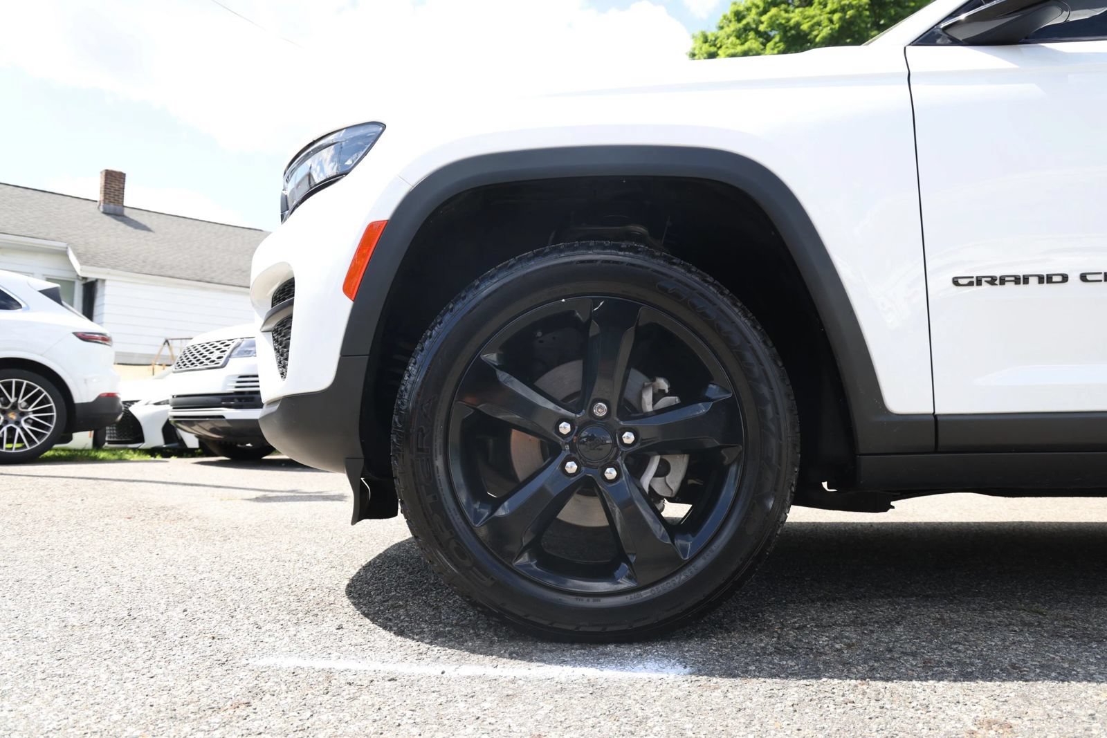 Used 2023 Jeep Grand Cherokee Altitude AWD/4WD image 37