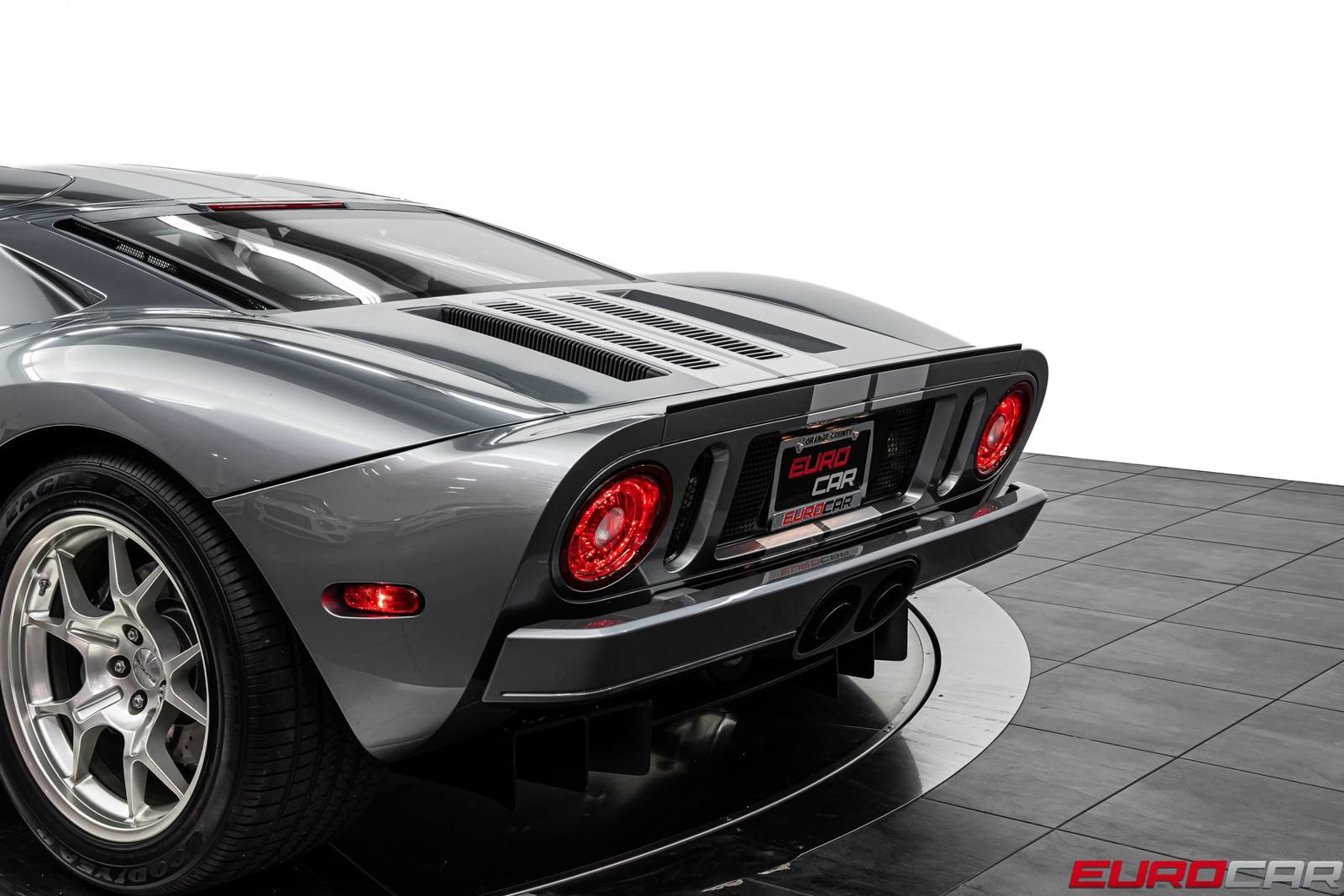 Used 2006 Ford GT RWD image 20
