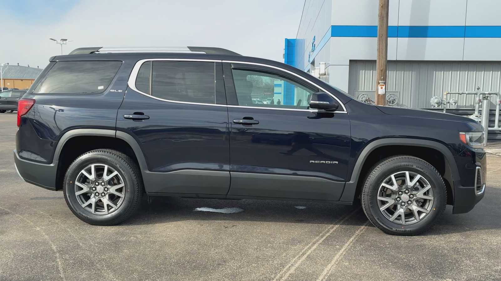 Certified 2022 GMC Acadia SLE w/ Driver Convenience Package image 9