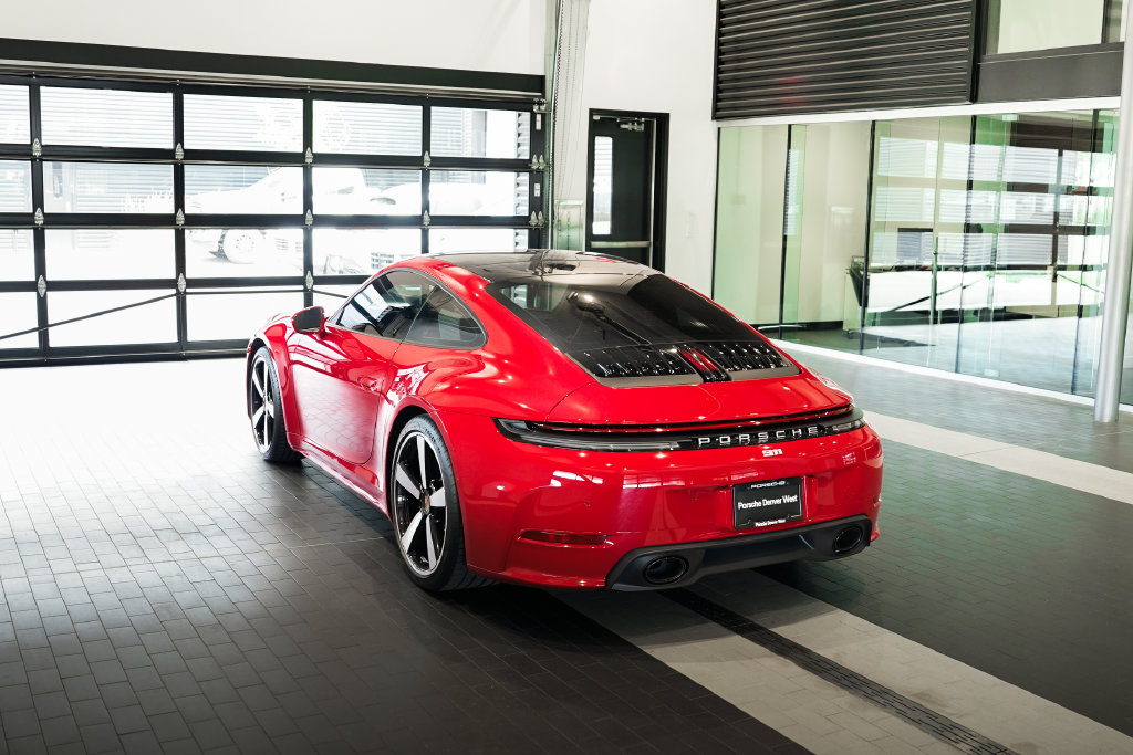Used 2025 Porsche 911 Carrera RWD image 3