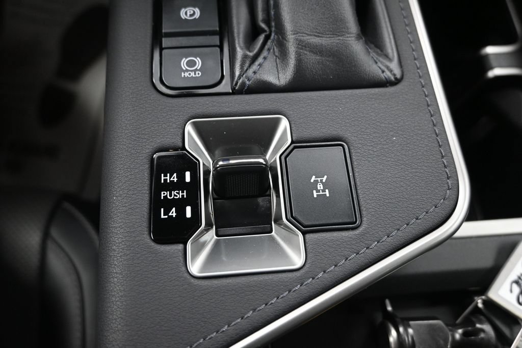 Used 2024 Lexus GX 550 w/ Accessory Package (31) AWD/4WD image 25