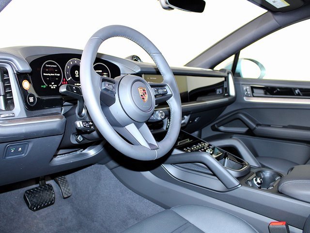 New 2025 Porsche Cayenne Coupe image 4