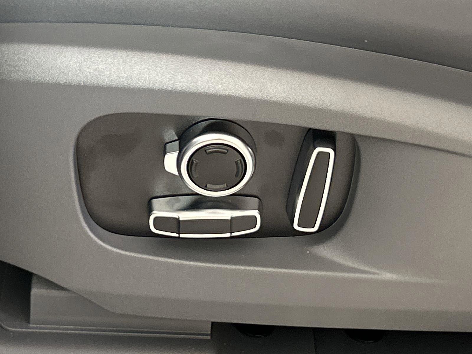 New 2025 Land Rover Defender 130 V8 image 24