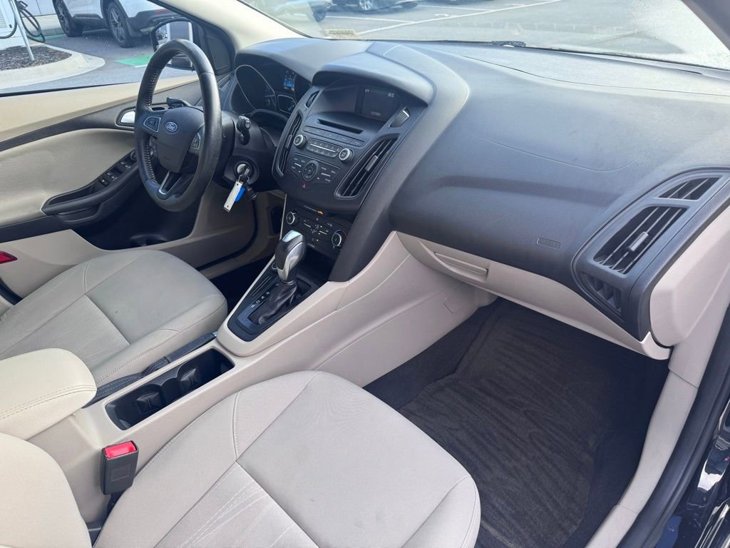 Used 2015 Ford Focus SE w/ SE Sport Package image 21