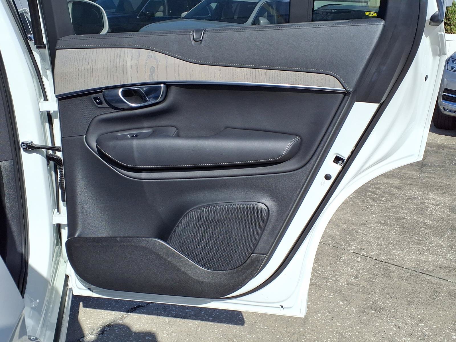 Certified 2025 Volvo XC90 B6 Ultra w/ Protection Package AWD/4WD image 14