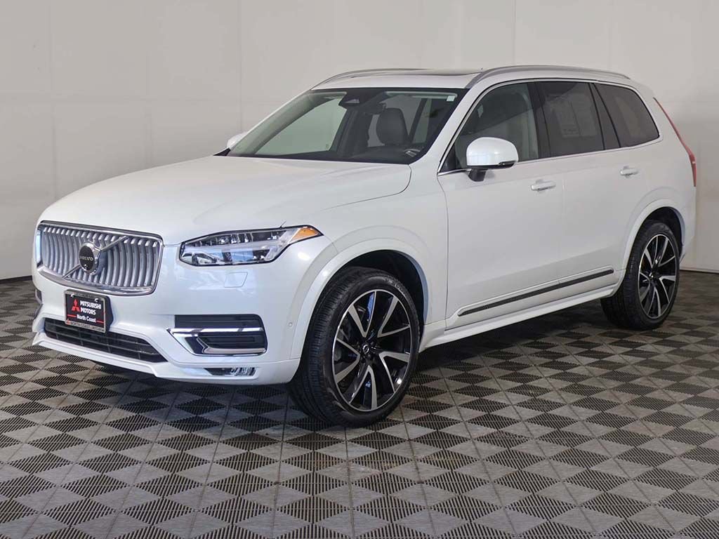 Used 2025 Volvo XC90 B5 Plus AWD/4WD image 12