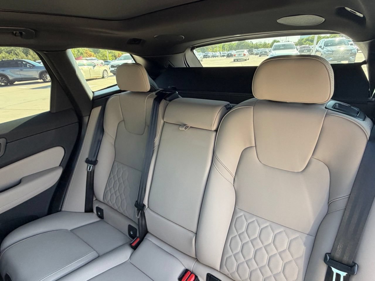 New 2027 Volvo XC60 B5 Plus AWD/4WD image 19