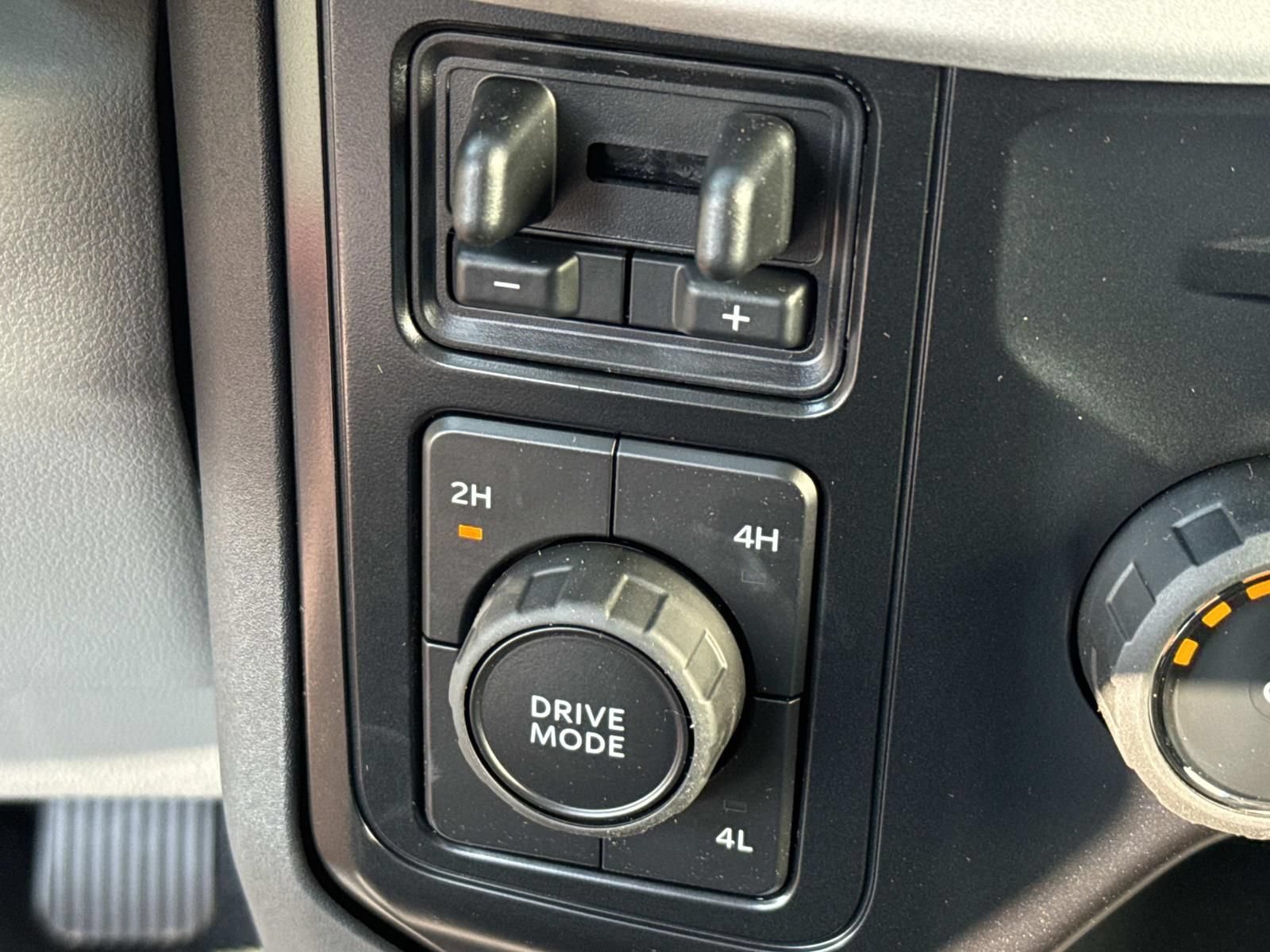 New 2026 Ford F550 4x4 Crew Cab image 17
