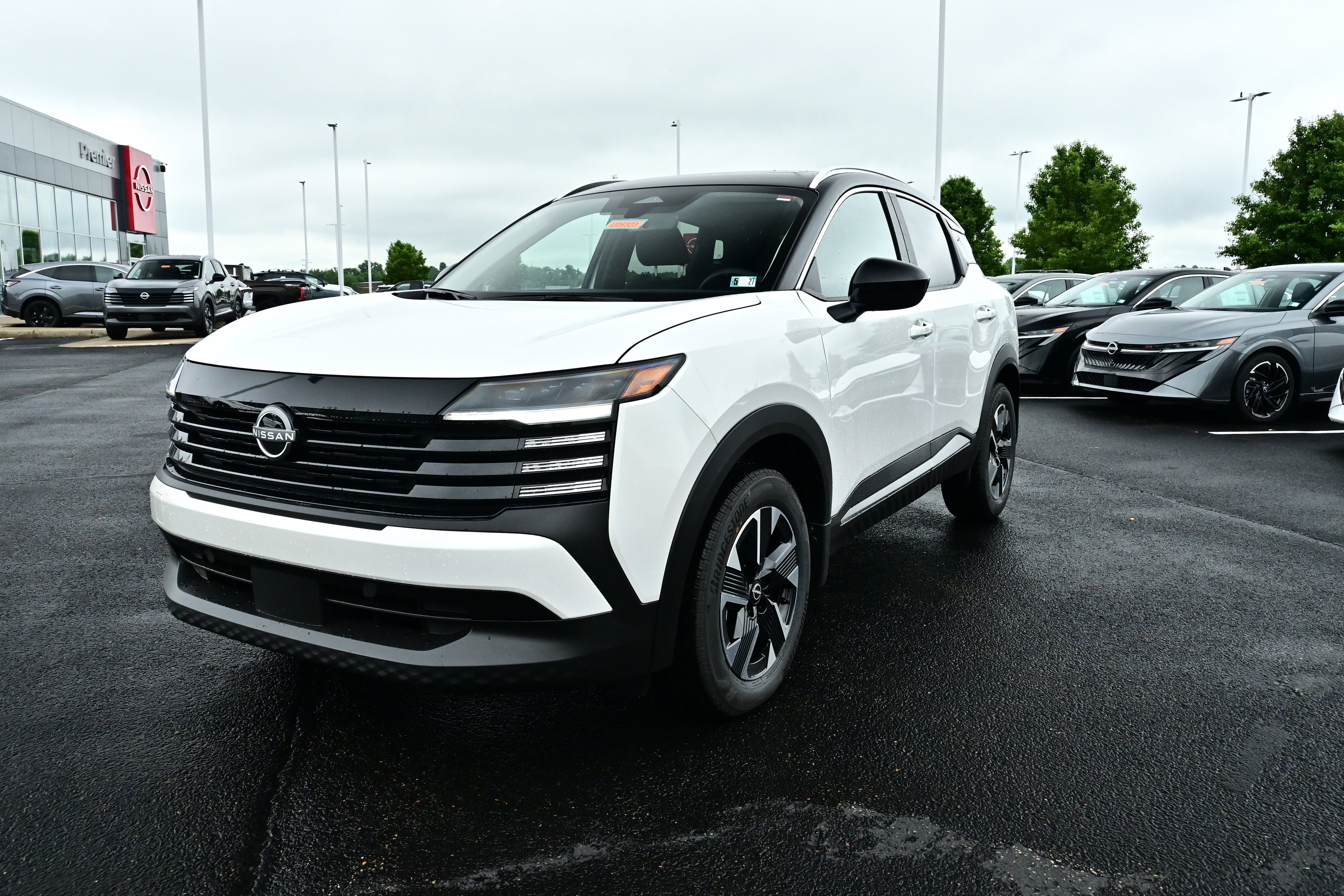 New 2026 Nissan Kicks SV w/ SV Premium Package AWD/4WD image 4